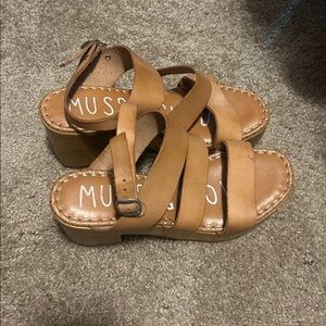 Musse & Cloud Tan Wedges